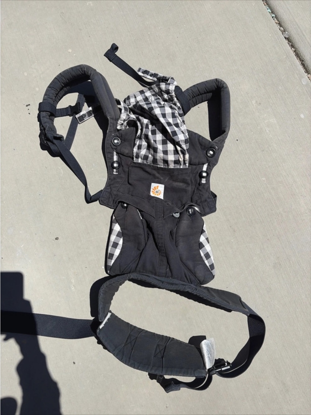 Ergobaby Black with Black-and-White Plaid
